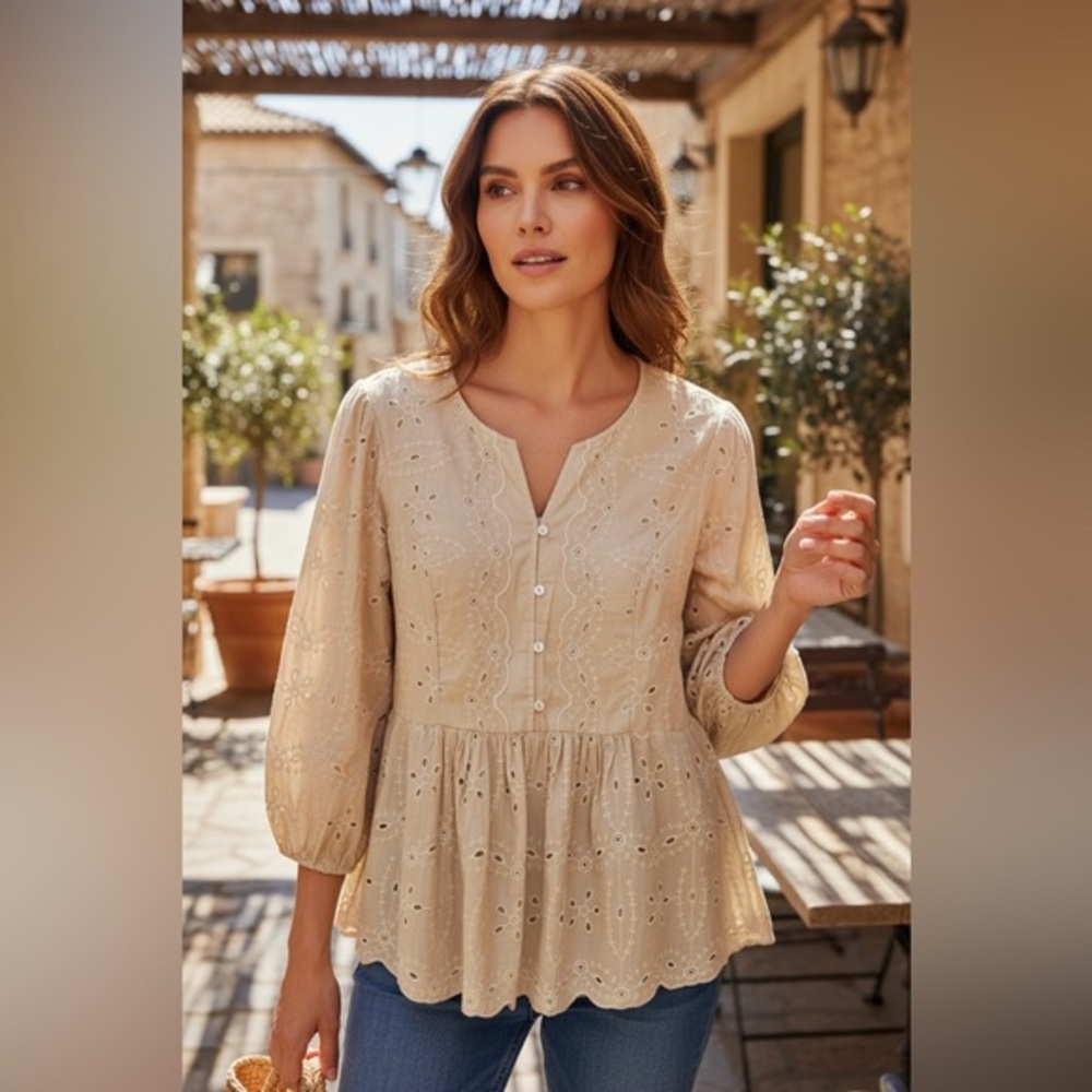 NWOT LOGO LAVISH‎ EYELET BLOUSE SIZE SMALL